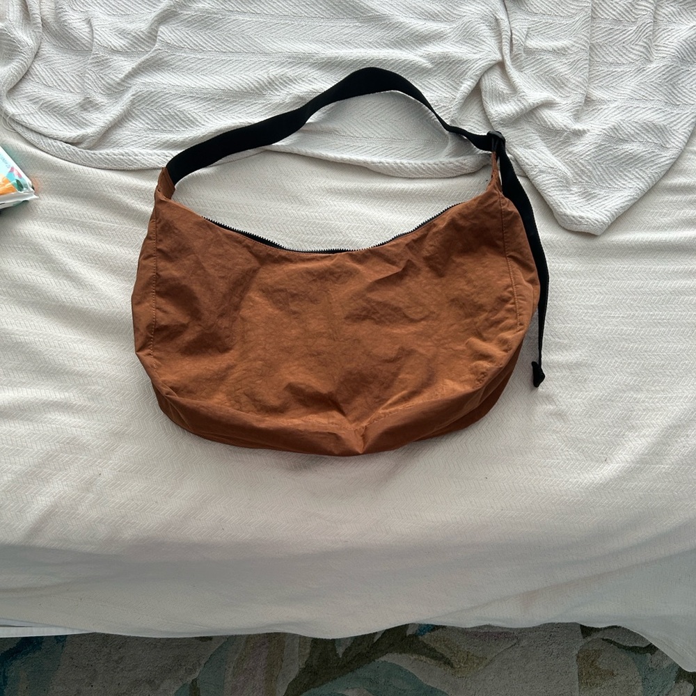 BAGGU Brown large crescent